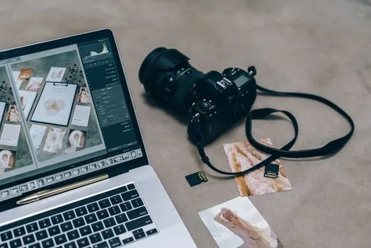 cloud photo storage management on laptop