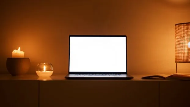 laptop screen dimming while watching dark video scene