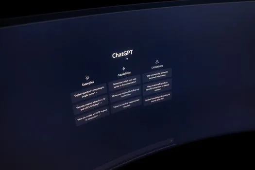 user testing the same web link from Windows desktop shortcut and a messenger app on a laptop