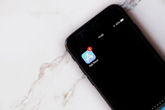 iPhone Settings showing Face ID and notification privacy checks beside locked apps checklist