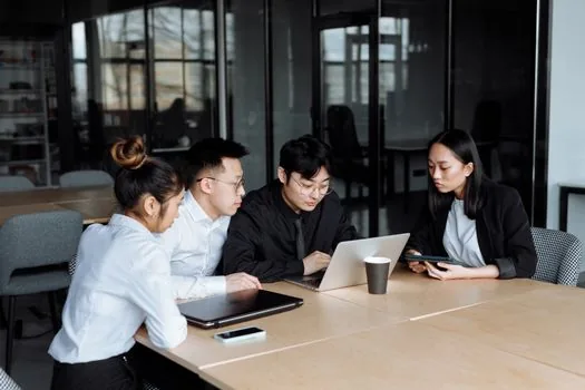 small business meeting room with wall display security checklist and administrator account two factor authentication prompt on laptop, realistic Korean office | 소규모 사무실 회의실 장비 보안 체크 장면