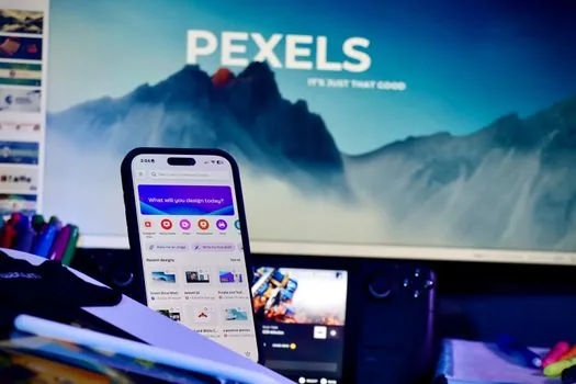 Smartphone scanning QR code on laptop messenger login screen, clean Korean office desk, practical app authentication photo | 카카오톡 PC QR 로그인을 스마트폰으로 인증하는 장면