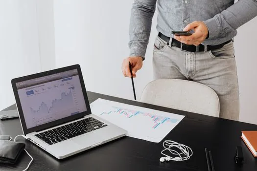 user checking laptop battery report and power adapter before business trip