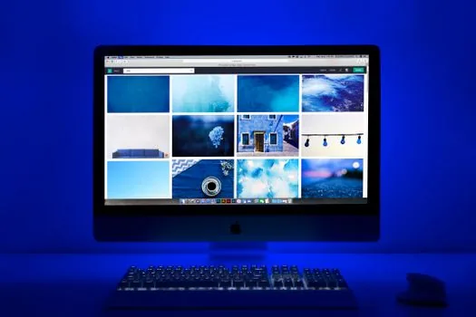 Windows 11 troubleshooting screen concept with search indexing checklist, keyboard and folders, realistic clean desk photo