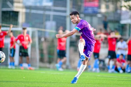 football standings app filter showing AFC Champions League Elite West table and matchday selector on smartphone | AFC Champions League Elite West 순위표 필터를 확인하는 장면