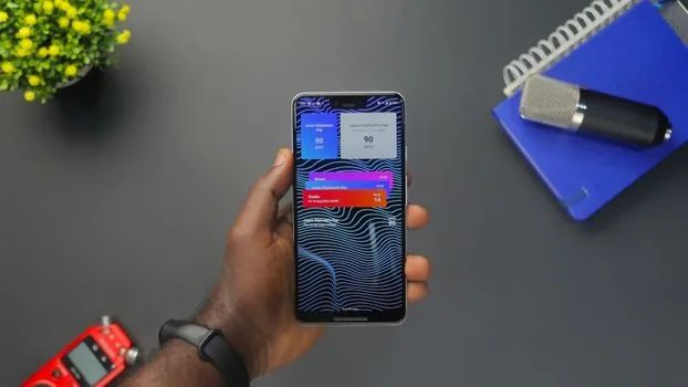 Galaxy app notification settings with categories list and notification toggle, realistic smartphone settings photo | 갤럭시 앱별 알림과 카테고리를 확인하는 장면