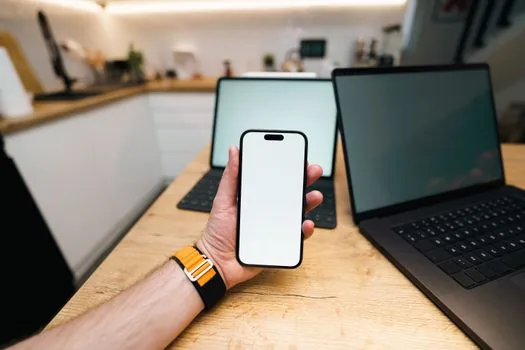 Korean shopper holding functional shampoo bottle and checking ingredient label beside laptop research article, bright realistic product review desk | 기능성 샴푸의 성분표와 연구 근거를 함께 확인하는 장면