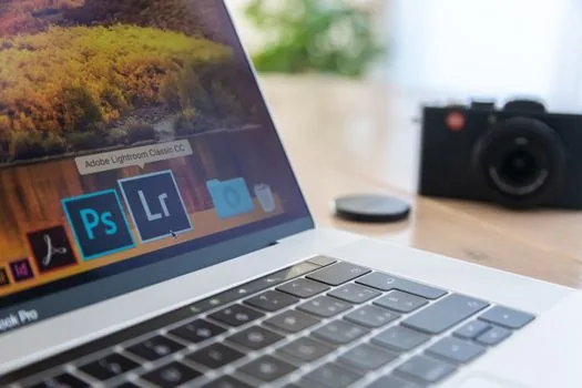 laptop file explorer showing OneDrive cloud status icons and folders, Korean home office, realistic editorial photo