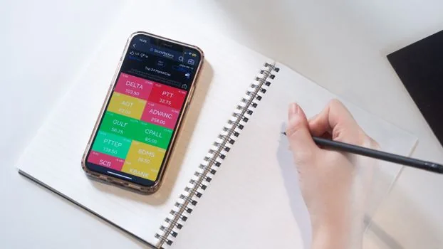 Korean smartphone notification center showing app alerts being reviewed on a clean home desk